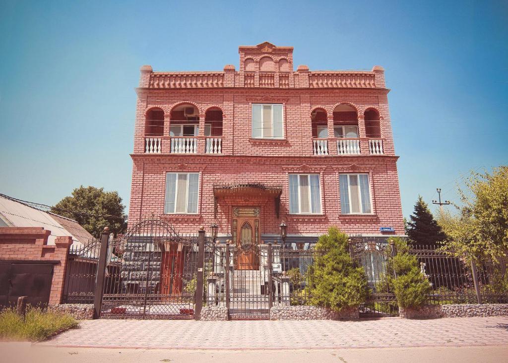 Versal Hotel Kherson Exterior photo
